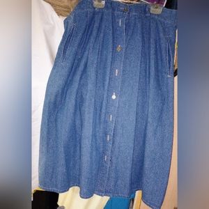 Women's size 14 button front denim skirt